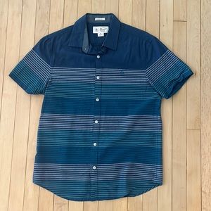 Lightly worn Penguin Slim Fit Size Medium short sleeve button-up